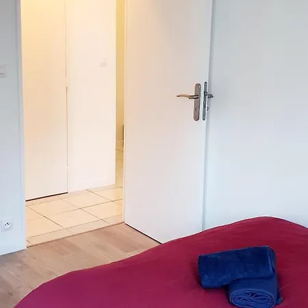 Au Bord De La Seine, Proche De Paris